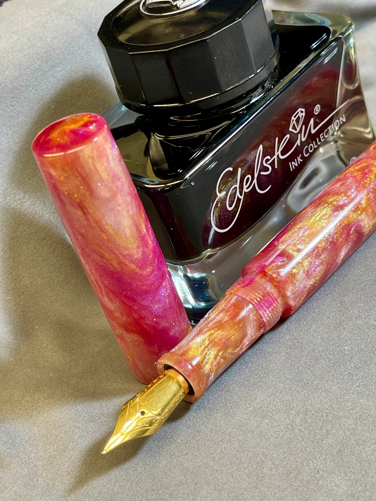 Z - Ruby Twist Fountain Pen (Doc)
