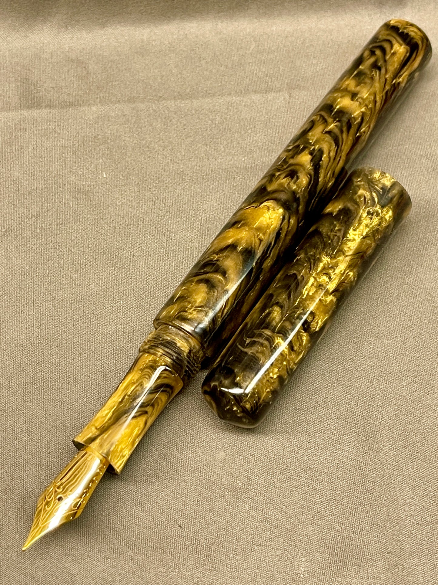 Z - Honey Bee Pen