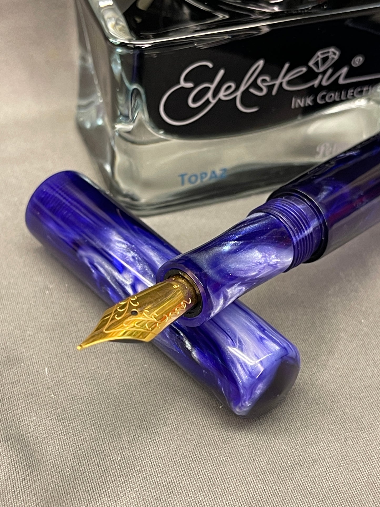 The Sting Fountain Pen (Violet)