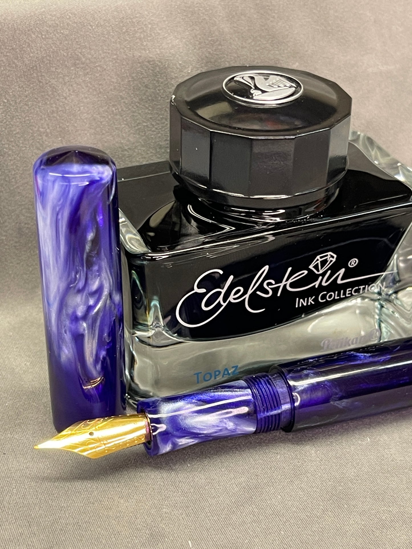 The Sting Fountain Pen (Violet)