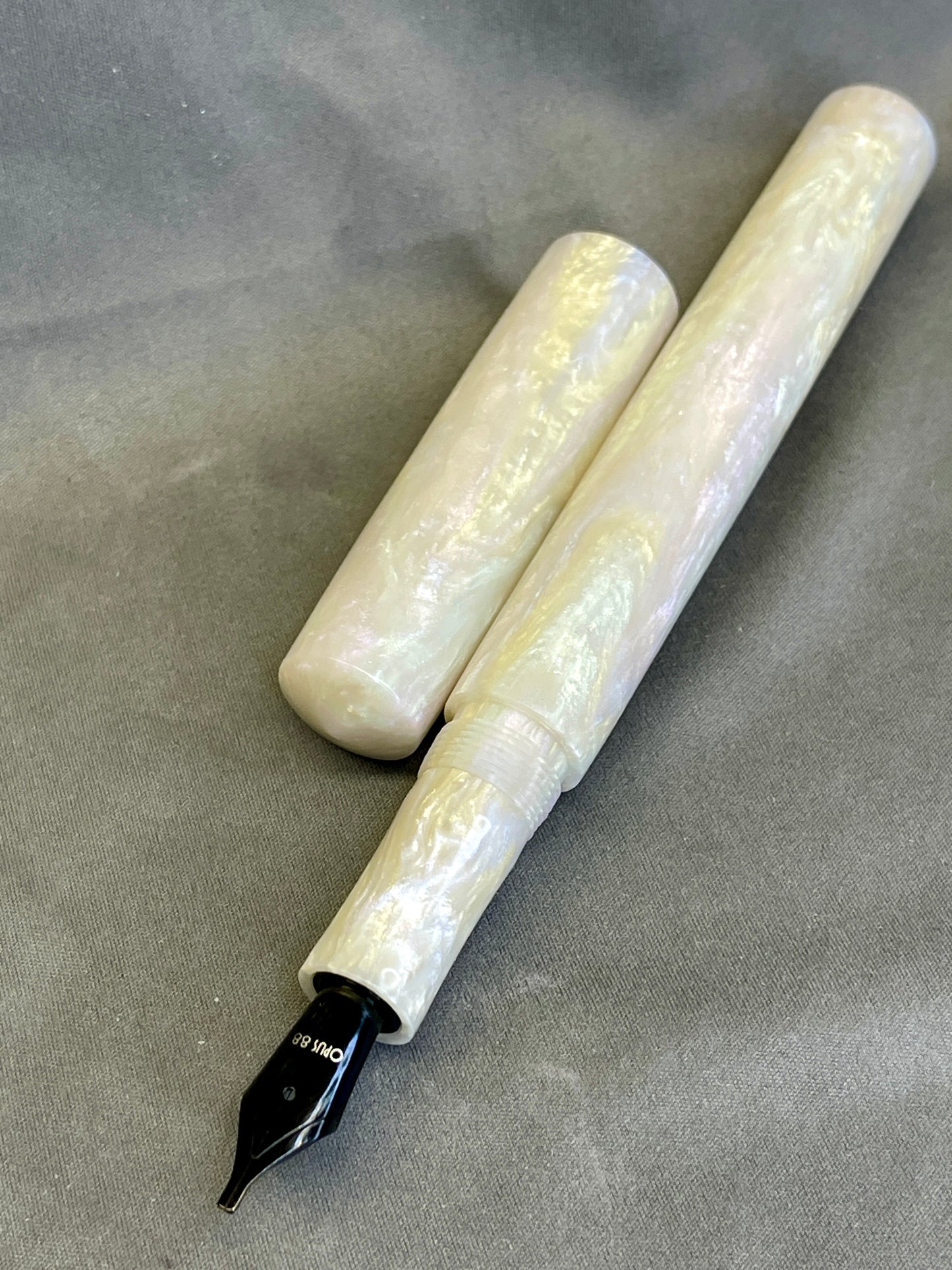 Z - Opaline Fountain Pen (Pattie)