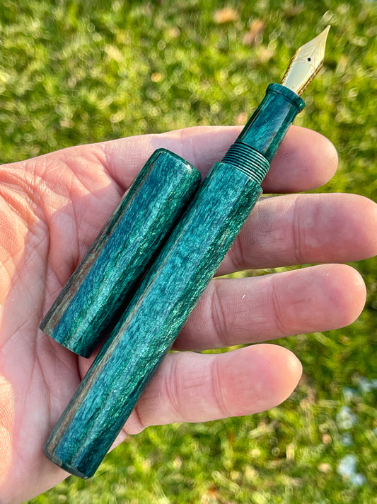 Z - Spruce Green Pearl Fountain Pen (Delphine)