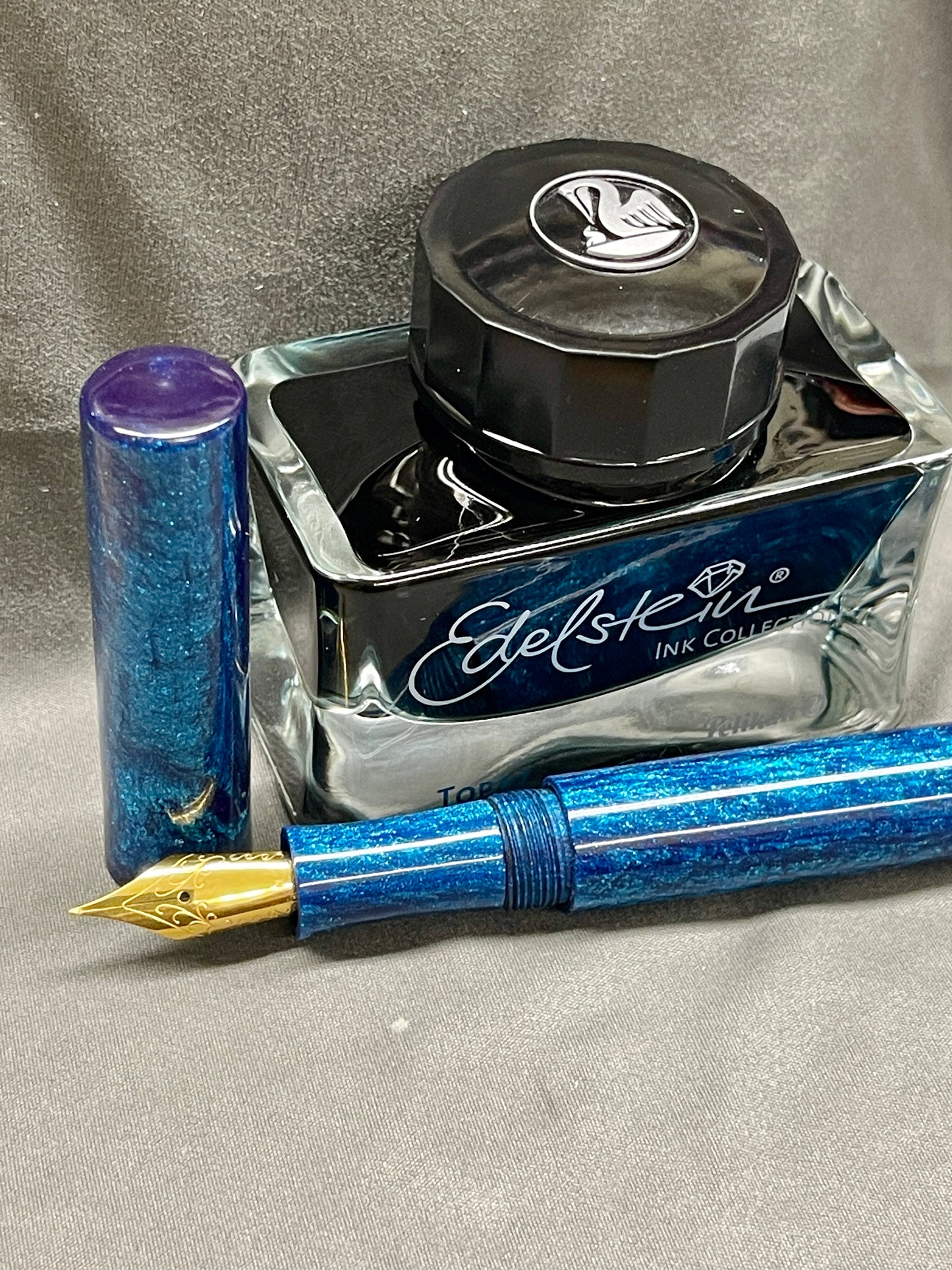 Z - Blue Ocean Pearl Pen (Elsa aka:Robin)