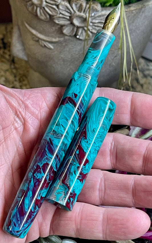 Z - Conch Aqua and Red Wine Fountain Pen (Ivy)