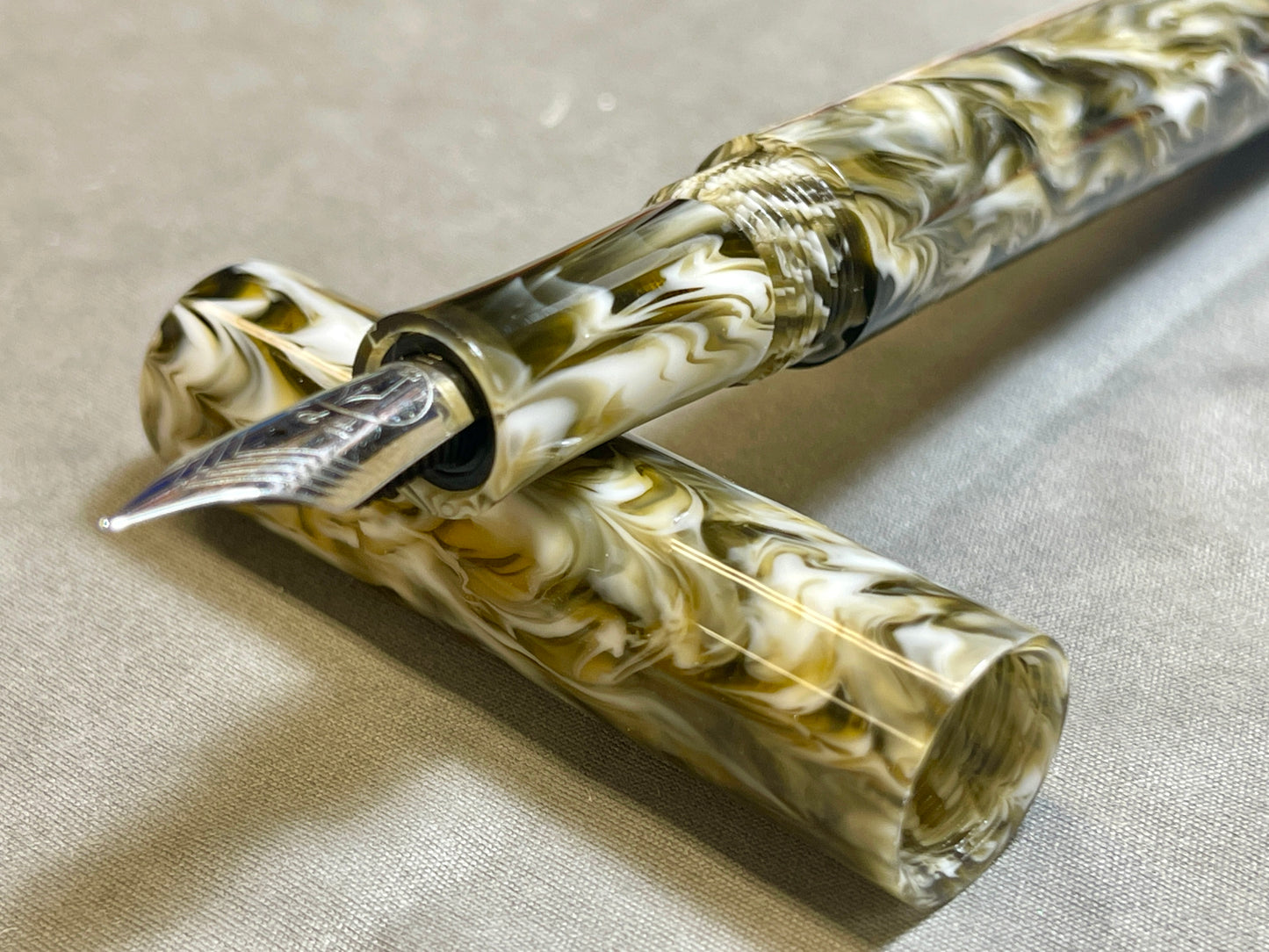 Z - Smoke Fountain Pen (Melea)