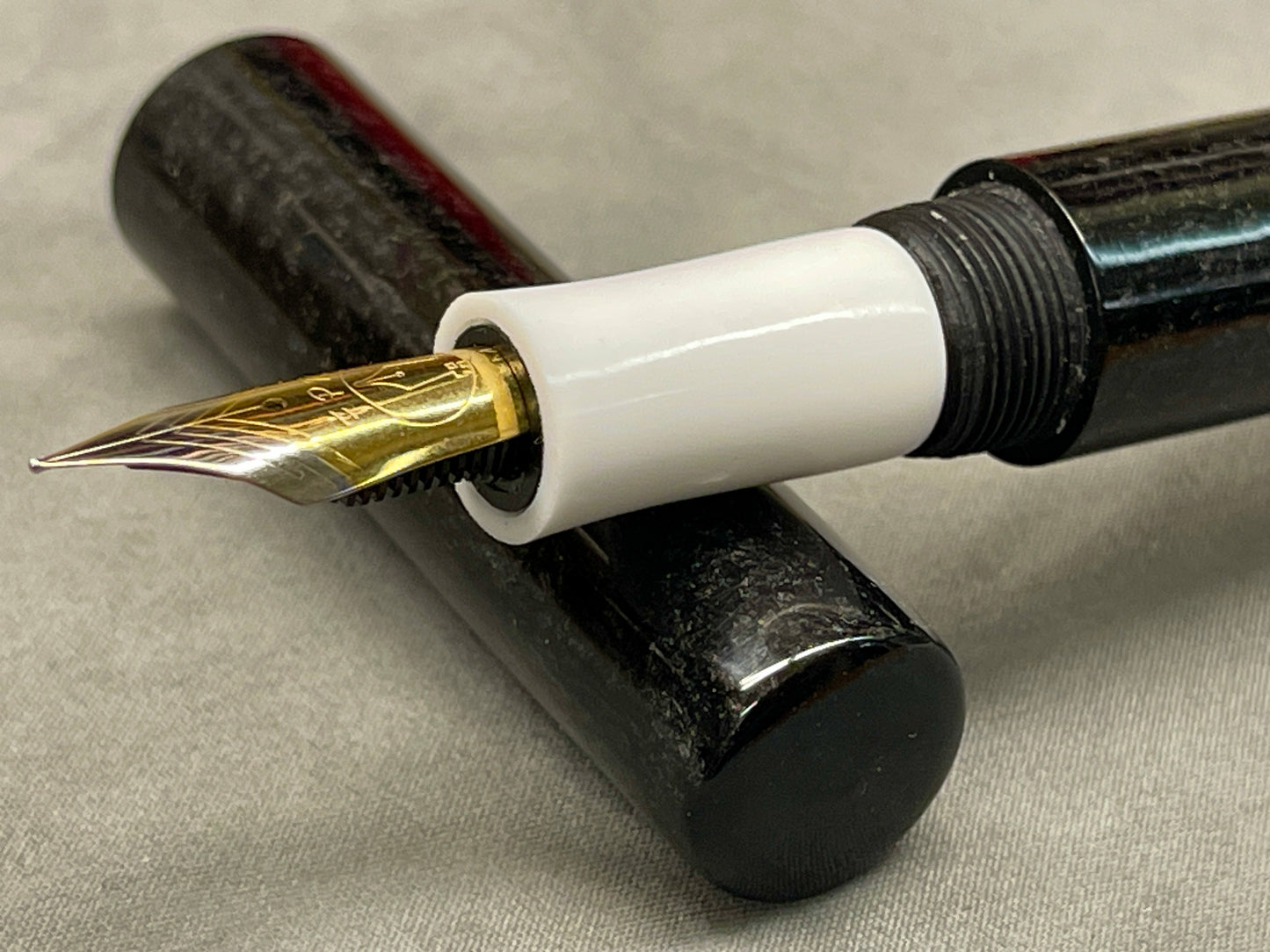 Z - Black Tux Pearl Fountain Pen