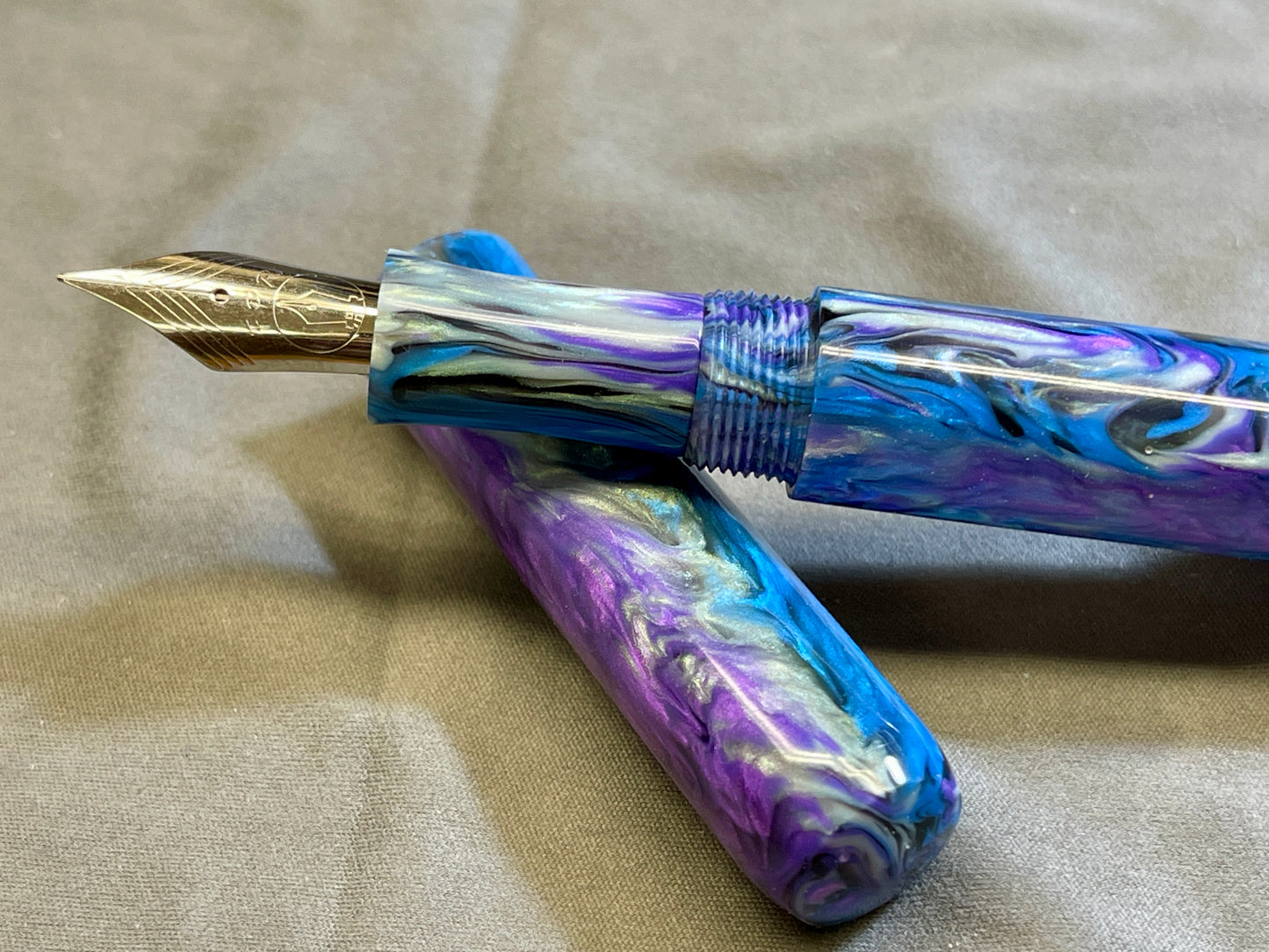 Z - Cotton Candy Fountain Pen (Larry)