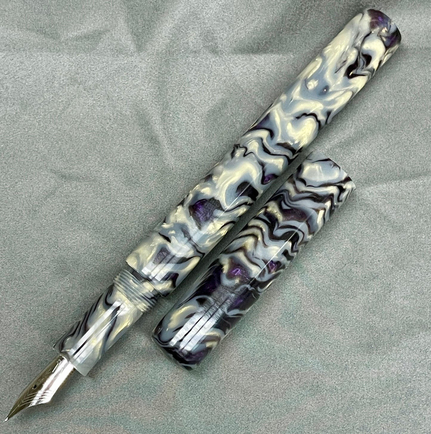 Z - Shark Fins Pen