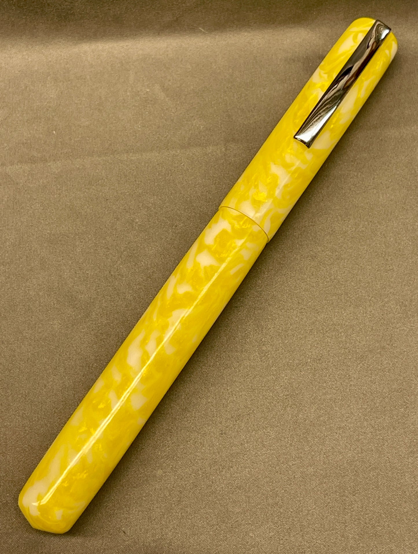 Daffodil Frost Pen