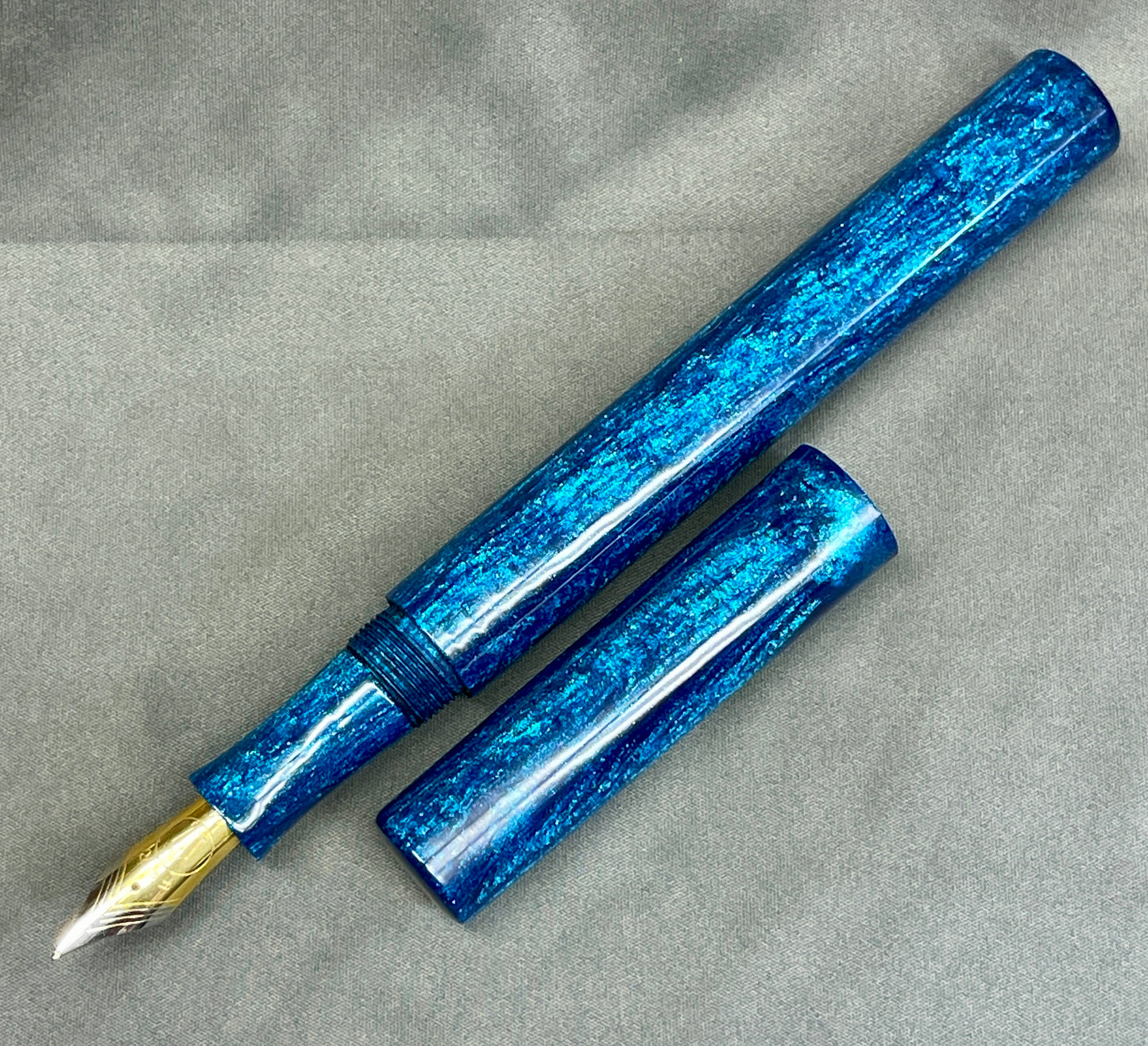 Z - Blue Ocean Pearl Pen (Elsa aka:Robin)